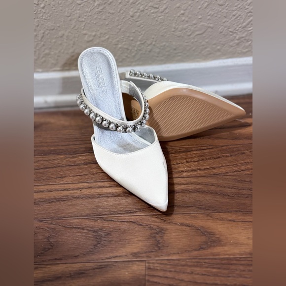 ASOS Wide Fit bridal heeled mules with pearl embellishment - Picture 3 of 3